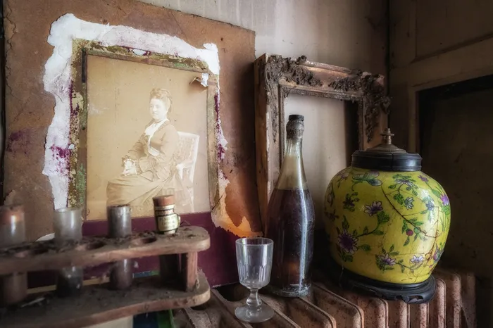 Antique Curiosity Shelf Set